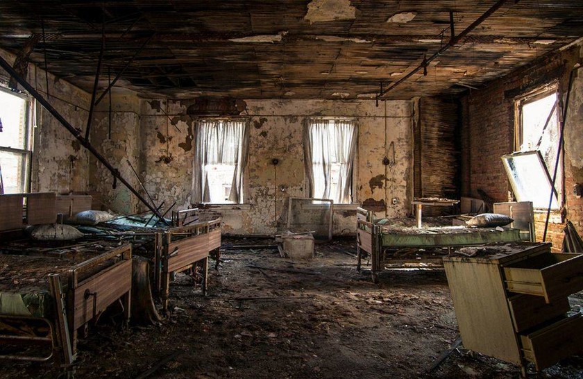 Ανατριχιαστικές φωτογραφίες από εγκαταλελειμμένα νοσοκομεία 