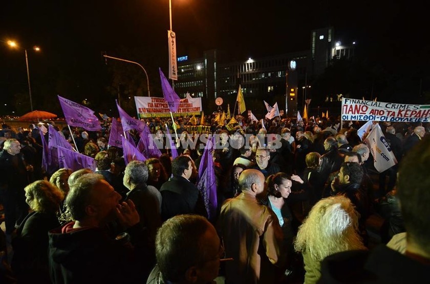 Συλλαλητήριο έξω από το Ραδιομέγαρο της ΕΡΤ (photos)
