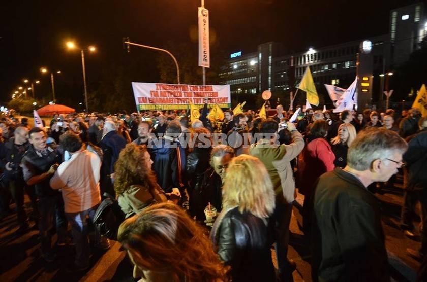 Συλλαλητήριο έξω από το Ραδιομέγαρο της ΕΡΤ (photos)