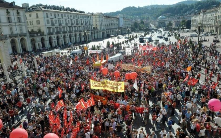 Στους δρόμους κατά του Ρέντσι οι Ιταλοί δημόσιοι υπάλληλοι