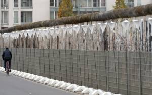 Πέφτει το Τείχος του Βερολίνου μετά από 28 χρόνια