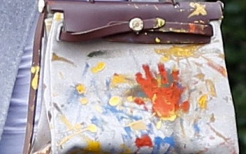 Κόρη έβαψε την 60.000 δολαρίων τσάντα της διάσημης μαμάς