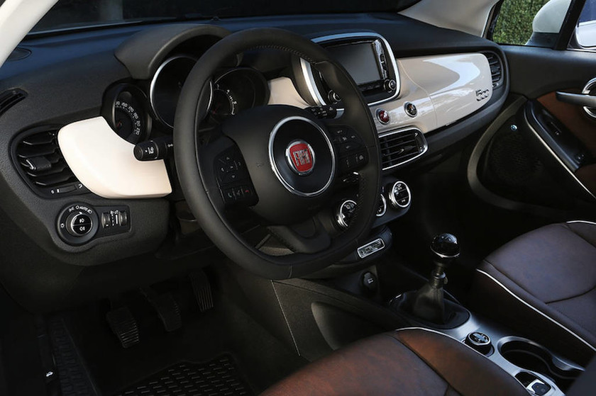 Το νέο Fiat Crossover 500X είναι συμπαγές εξωτερικά, ευχάριστο και φιλόξενο εσωτερικά