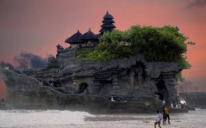 Tanah Lot: Ο ναός που κόβει την ανάσα