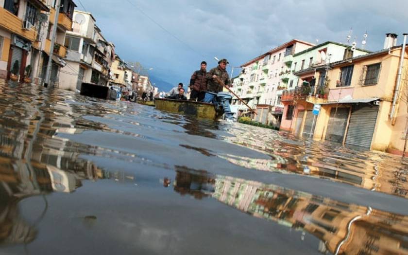 Αλβανία: Τρεις νεκροί από τις πλημμύρες