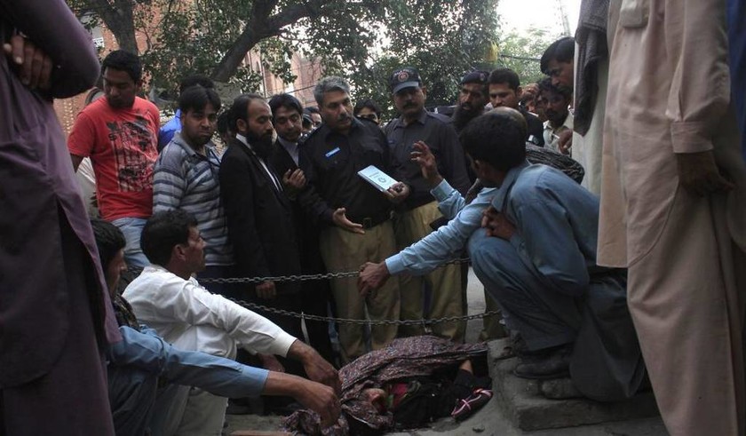 Πακιστάν: Εις θάνατον συγγενείς που δολοφόνησαν έγκυο (pics)