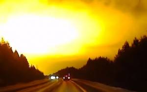 Μυστηριώδεις εκρήξεις φωτός στον ουρανό της Ρωσίας