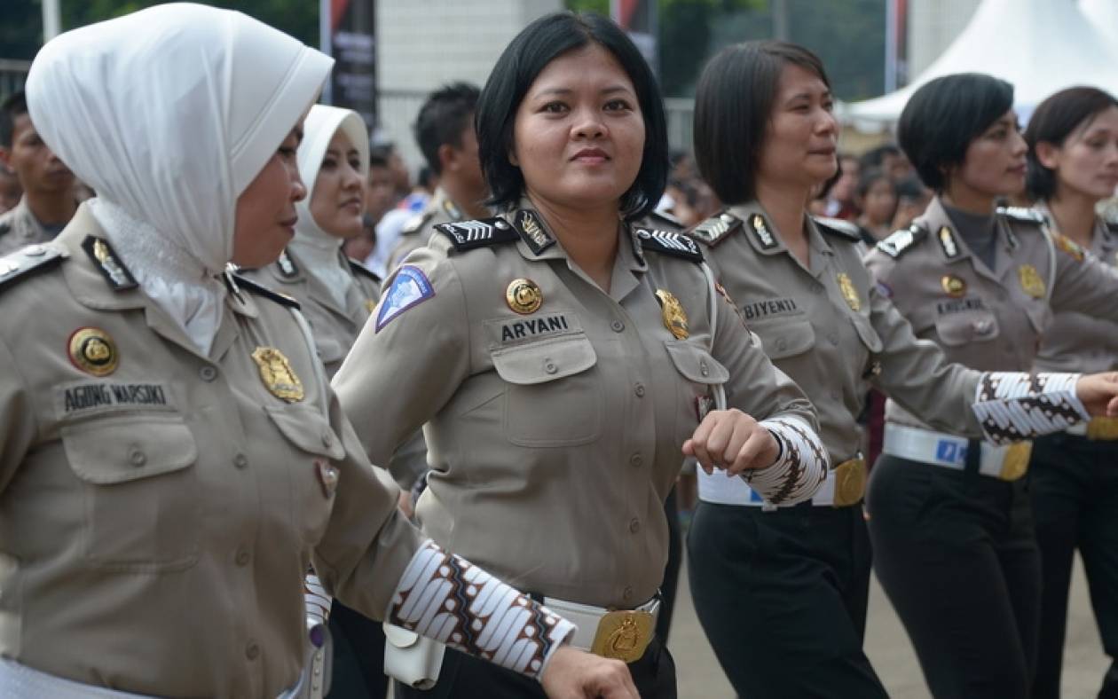 Γυναίκα αστυνομικός στην Ινδονησία; Μόνο παρθένα!