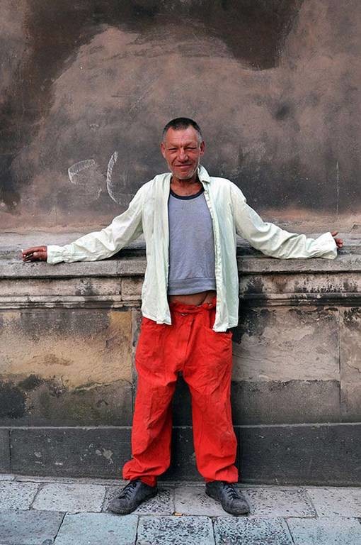 Ο άστεγος με την μεγαλύτερη γκαρνταρόμπα στον κόσμο  