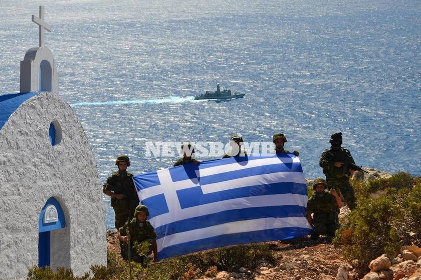 Η μεγάλη σημαία μπορεί να μην σηκώθηκε ποτέ, αλλά το μήνυμα εστάλη προς πάσα κατεύθυνση. Η Στρογγύλη είναι ελληνική...