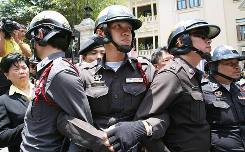 Ταϊλάνδη: Αστυνομικός έκρυβε στο σπίτι του… 24,1 εκ. ευρώ!