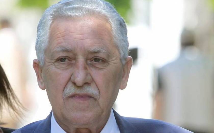 Defence Minister Dendias briefs DIMAR leader Kouvelis