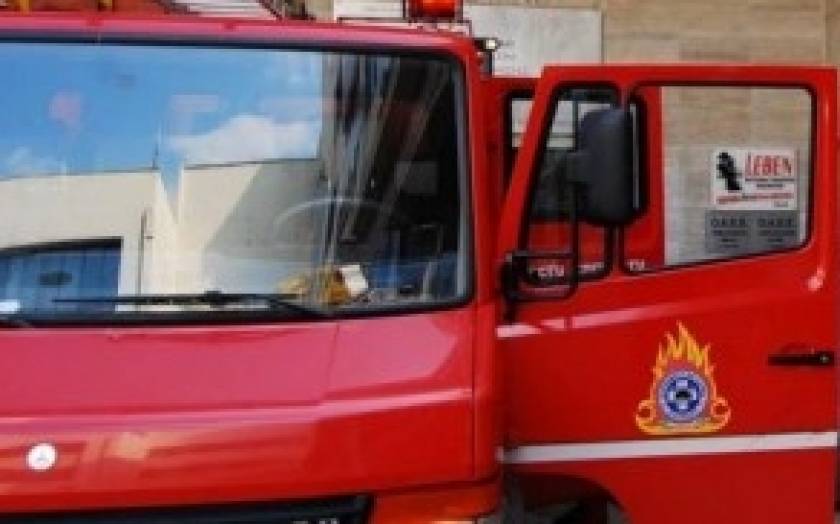 Τραυματίστηκε ιδιοκτήτης συνεργείου από πυρκαγιά σε ΙΧ