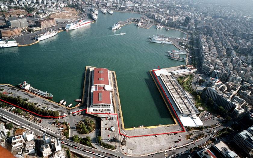 NATO ships to dock at port of Piraeus until Sunday