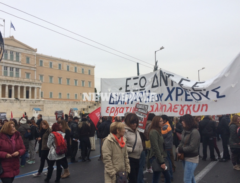 Σε εξέλιξη οι απεργιακές συγκεντρώσεις στο κέντρο της Αθήνας