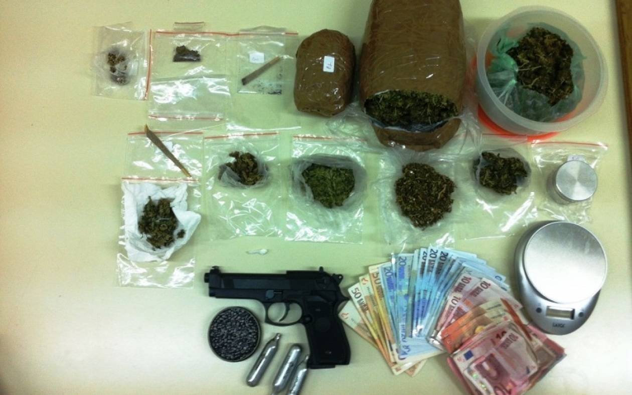 Σύλληψη 21χρονου στην Κέρκυρα για ναρκωτικά και οπλοκατοχή