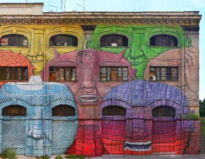 Ανθρώπινα πρόσωπα… ζωντανεύουν ένα κτίριο στη Ρώμη
