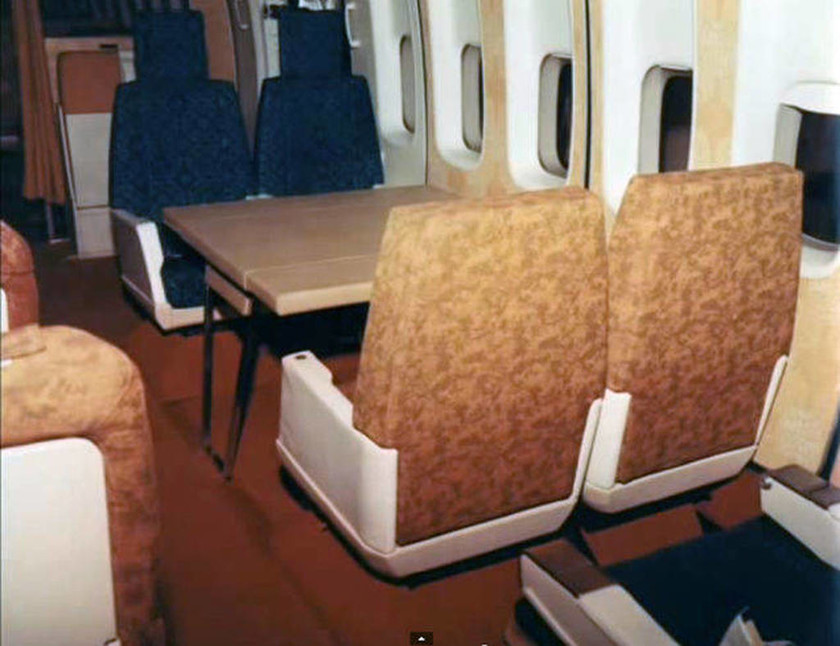 Στο εσωτερικό ενός αεροπλάνου το 1970 (pics)