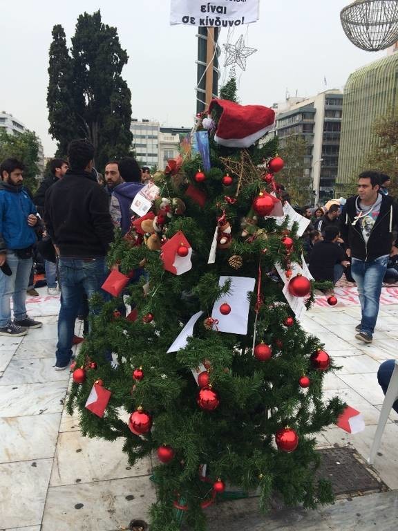 Σύνταγμα - Οι ευχές των μικρών Σύρων που συγκλονίζουν