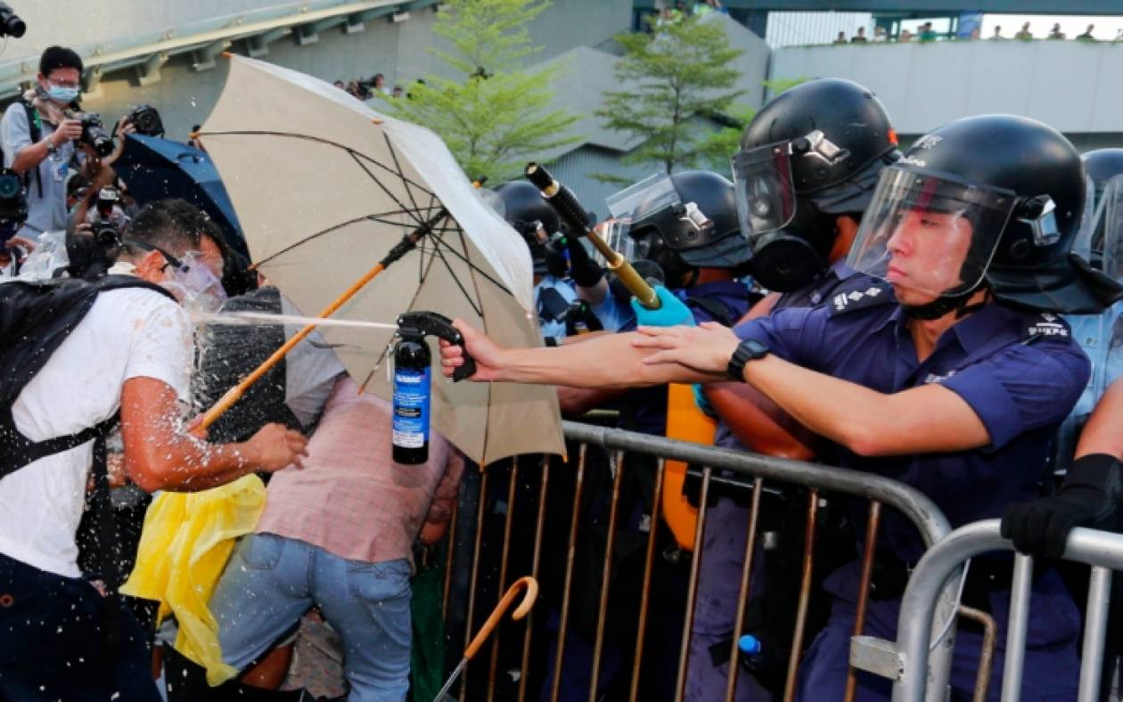 Χονγκ Κονγκ: Υποχωρούν οι διαδηλωτές