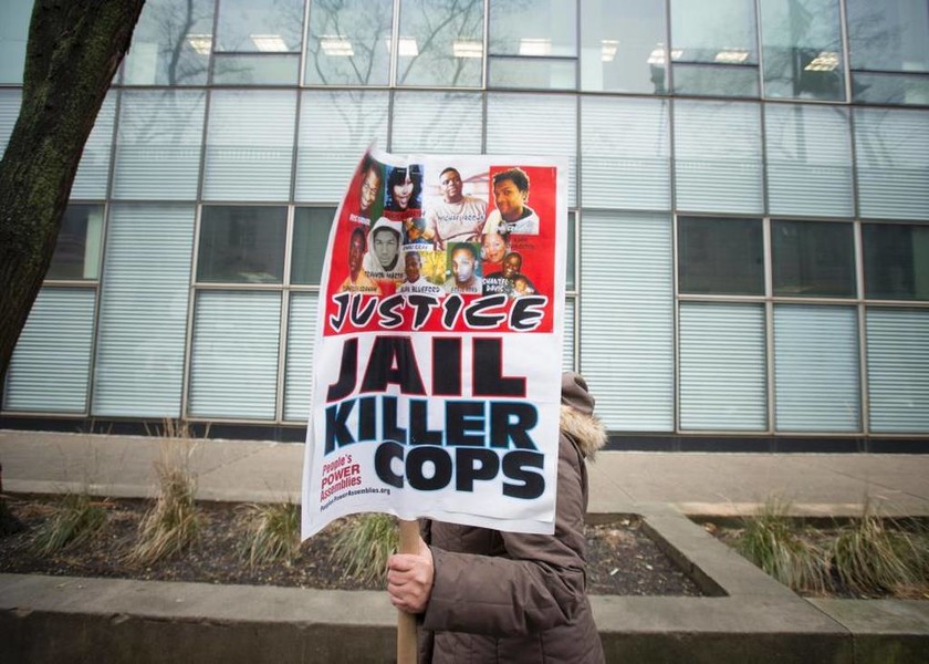 ΗΠΑ: Οργή για την αθώωση του στυνομικού που έπνιξε μαύρο