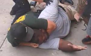ΗΠΑ: Οργή για την αθώωση του αστυνομικού που έπνιξε μαύρο