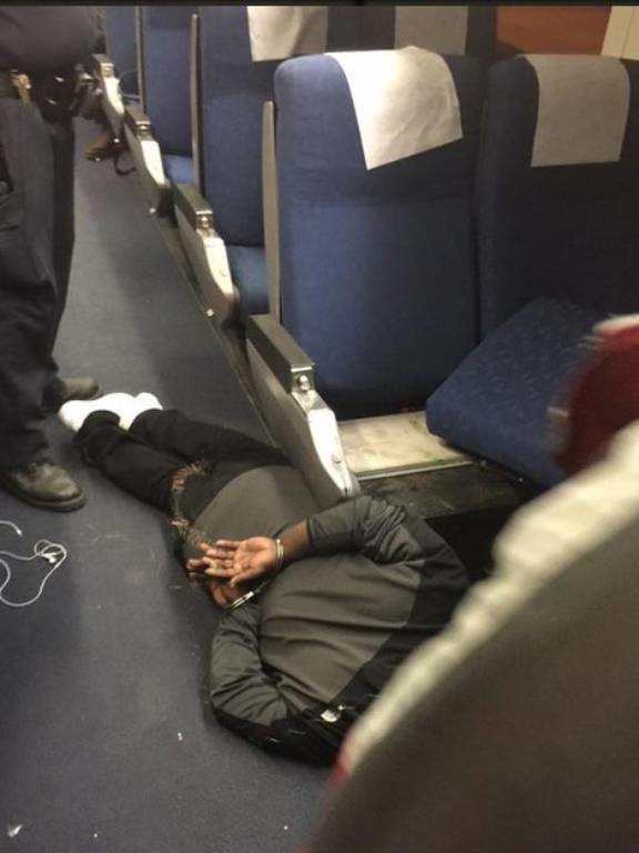 ΗΠΑ: Άγνωστος επιτέθηκε με μαχαίρι σε επιβάτες τρένου
