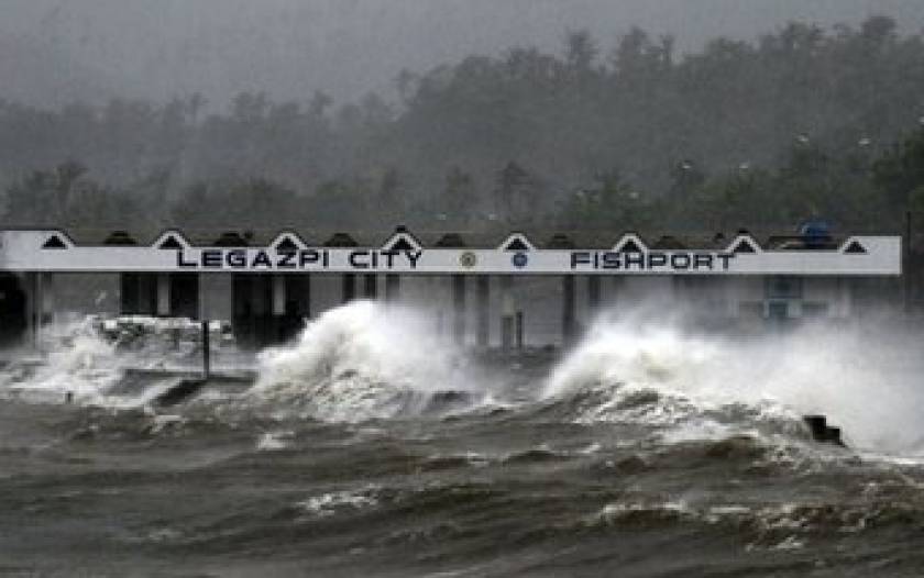 Φιλιππίνες: Εξασθενεί ο τυφώνας Χαγκοπίτ