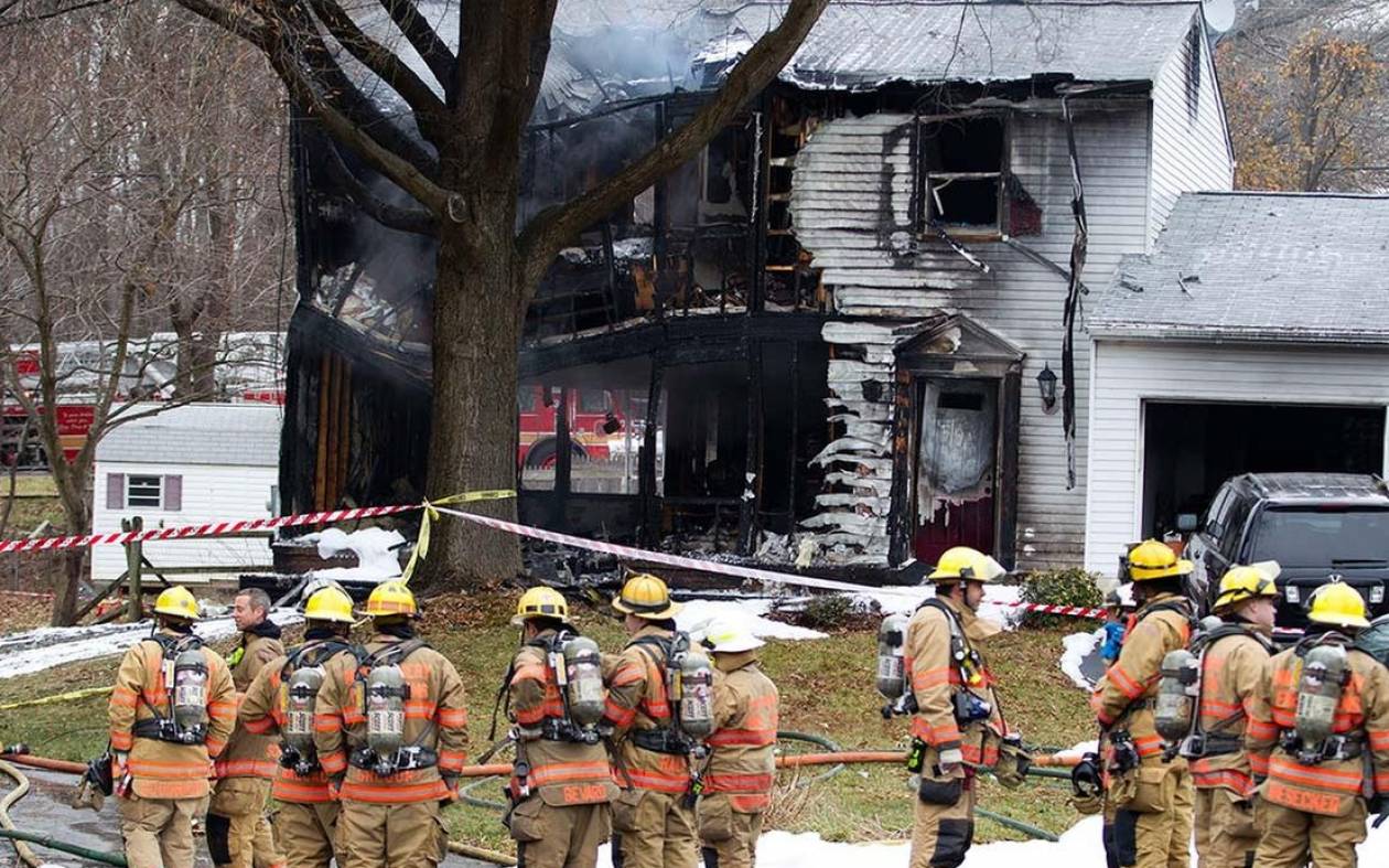 ΗΠΑ: Αεροπλάνο συνετρίβη πάνω σε σπίτι - 6 νεκροί