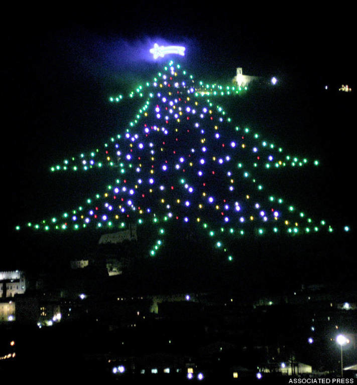 Οι Ιταλοί γνωρίζουν από... Χριστουγεννιάτικα δέντρα 