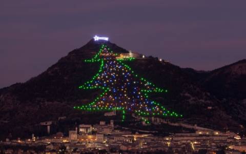 Οι Ιταλοί γνωρίζουν από... Χριστουγεννιάτικα δέντρα