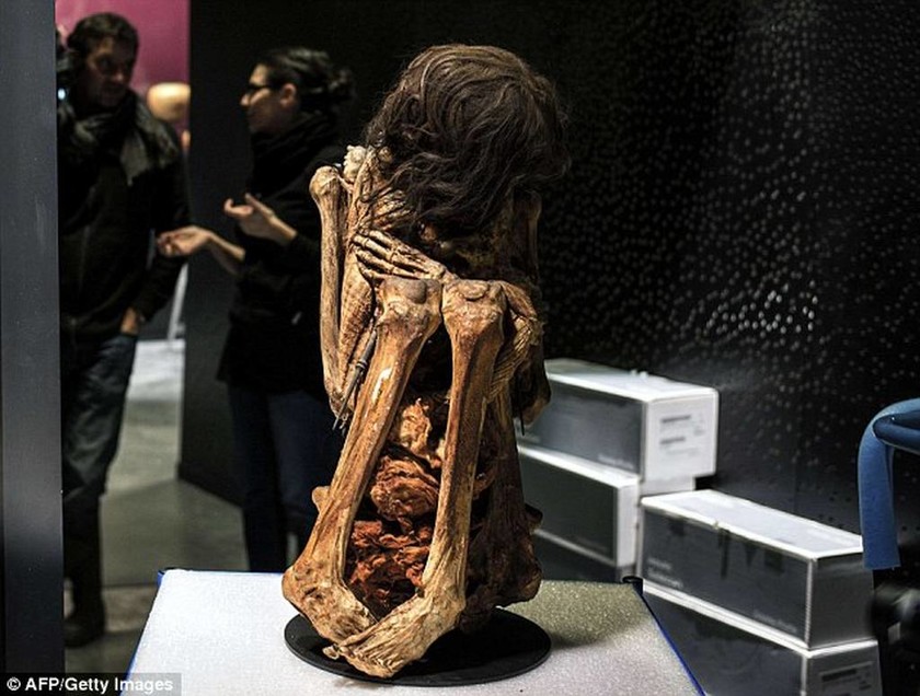 Μούμια ηλικίας 1.000 ετών ανακαλύφθηκε στο Περού (pics)