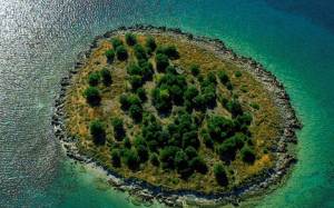 Independent: Αγοράστε ένα ελληνικό νησί σε τιμή ευκαιρίας