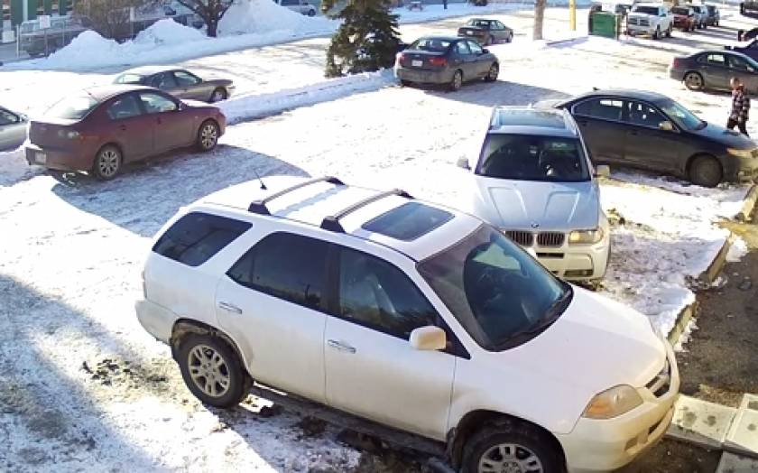 Το χειρότερο... παρκάρισμα στο χιόνι (video)