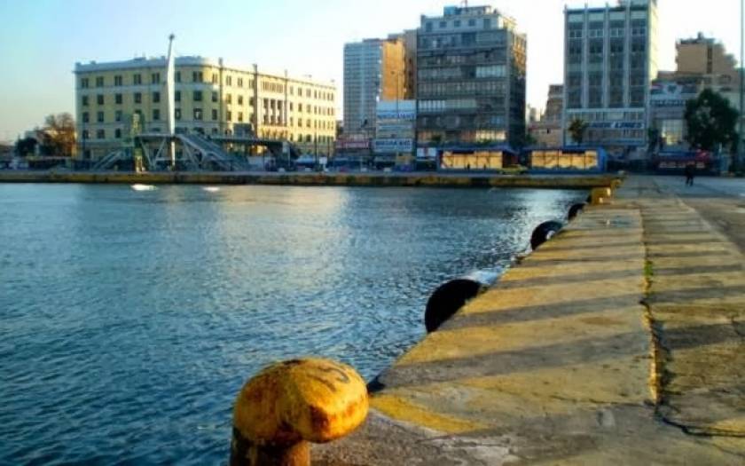 Τροχαίο με τραυματισμό 25χρονου στο λιμάνι του Πειραιά