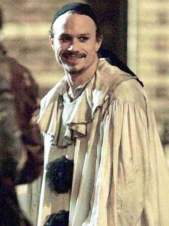 Ένας χαμογελαστός Heath Ledger στο σετ του «Doctor Panassus» λίγο πριν βρεθεί νεκρός από υπερβολική δόση ναρκωτικών το 2008.