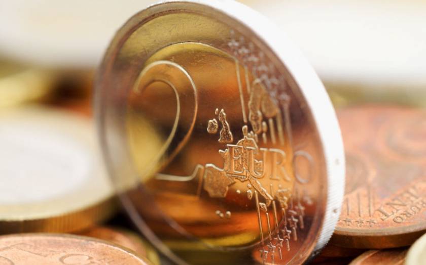 Bloomberg: Αναγκαίο του «κούρεμα» του ελληνικού χρέους