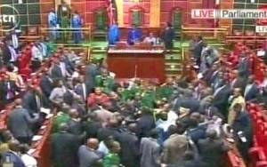 Κένυα: Σε ρινγκ μετατράπηκε το κοινοβούλιο (video)