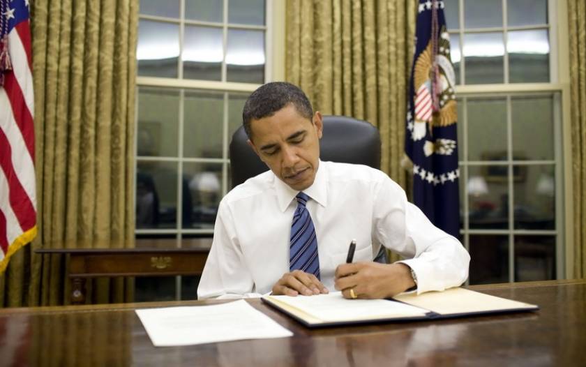 Ο Ομπάμα υπέγραψε τις νέες κυρώσεις κατά της Ρωσίας