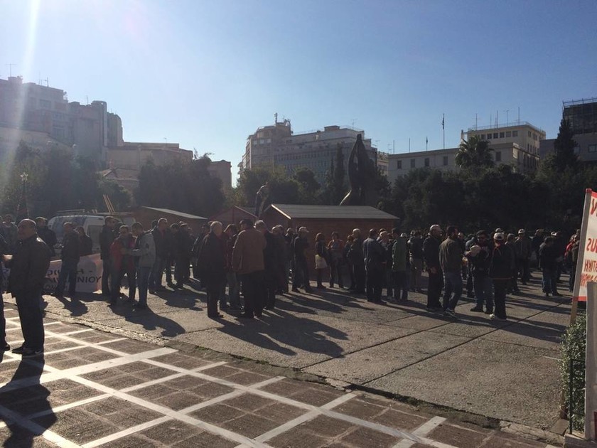 Συγκέντρωση διαμαρτυρίας στη Κλαυθμώνος οι λιμενεργάτες