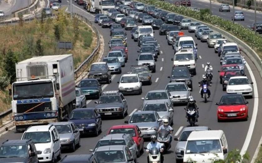 Με δυσκολία η κίνηση στην εθνική οδό στο ρεύμα προς Αθήνα