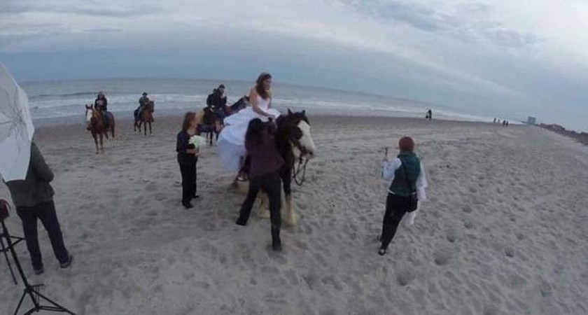 Η φωτογράφηση γάμου με άλογο είναι μια κακή ιδέα