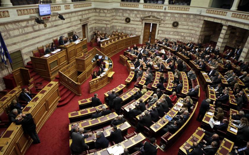 Βουλή: Ψηφίστηκε η δίμηνη παράταση του μνημονίου