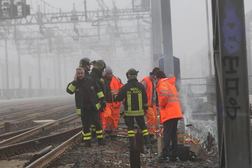 Πυρκαγιά προκαλεί έμφραγμα στα τρένα στη Μπολόνια (pics)