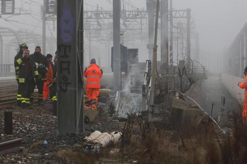 Πυρκαγιά προκαλεί έμφραγμα στα τρένα στη Μπολόνια (pics)