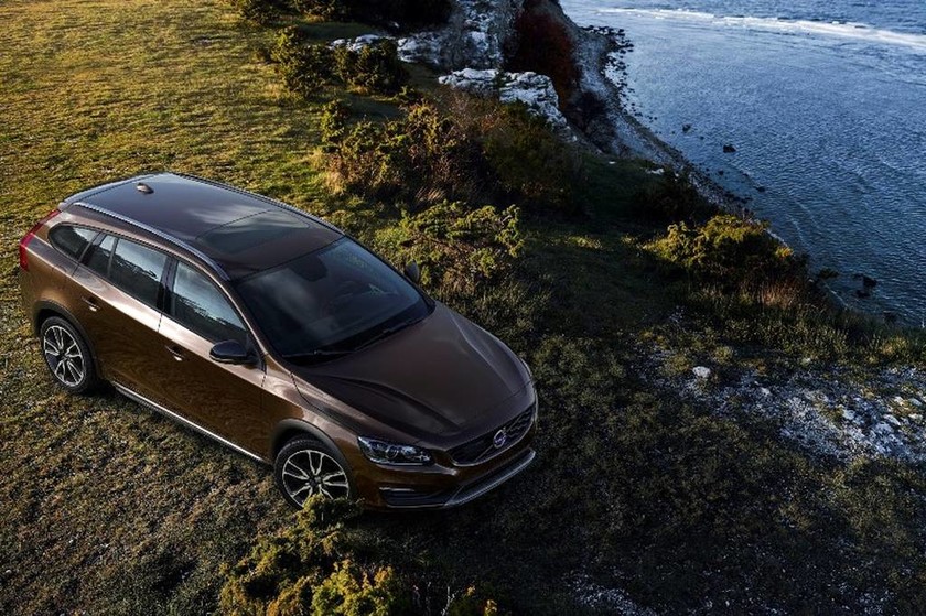 Volvo: Είναι εποχή για V60 Cross Country
