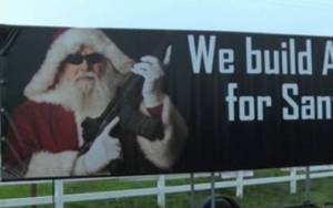 Ο Άγιος Βασίλης πήρε το... όπλο του! (video)