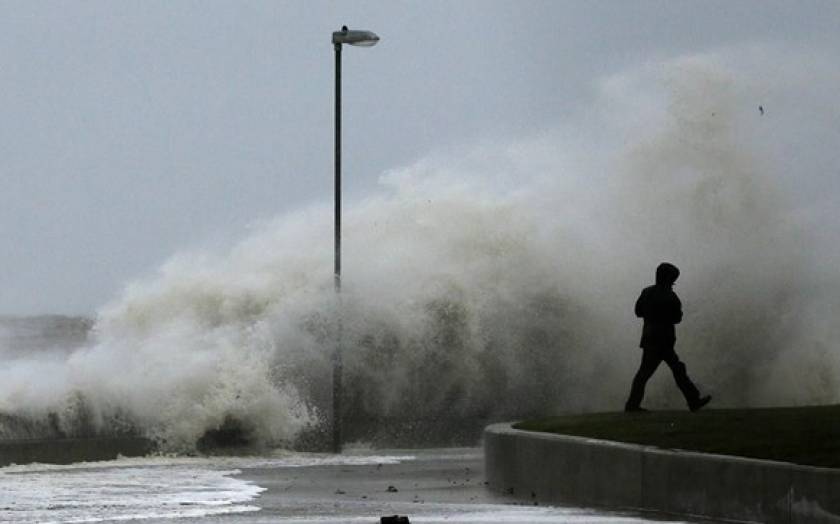 Γαλλία: Κλειστό το λιμάνι του Καλαί λόγω καταιγίδας