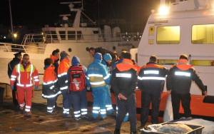 Norman Atlantic: Επιβάτες αποβιβάζονται στο λιμάνι του Μπάρι