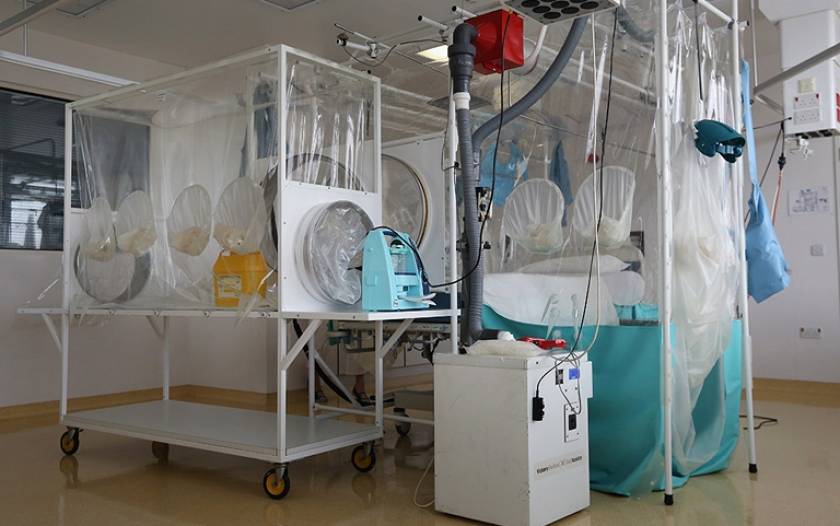 Σε νοσοκομείο του Λονδίνου η γυναίκα με Έμπολα